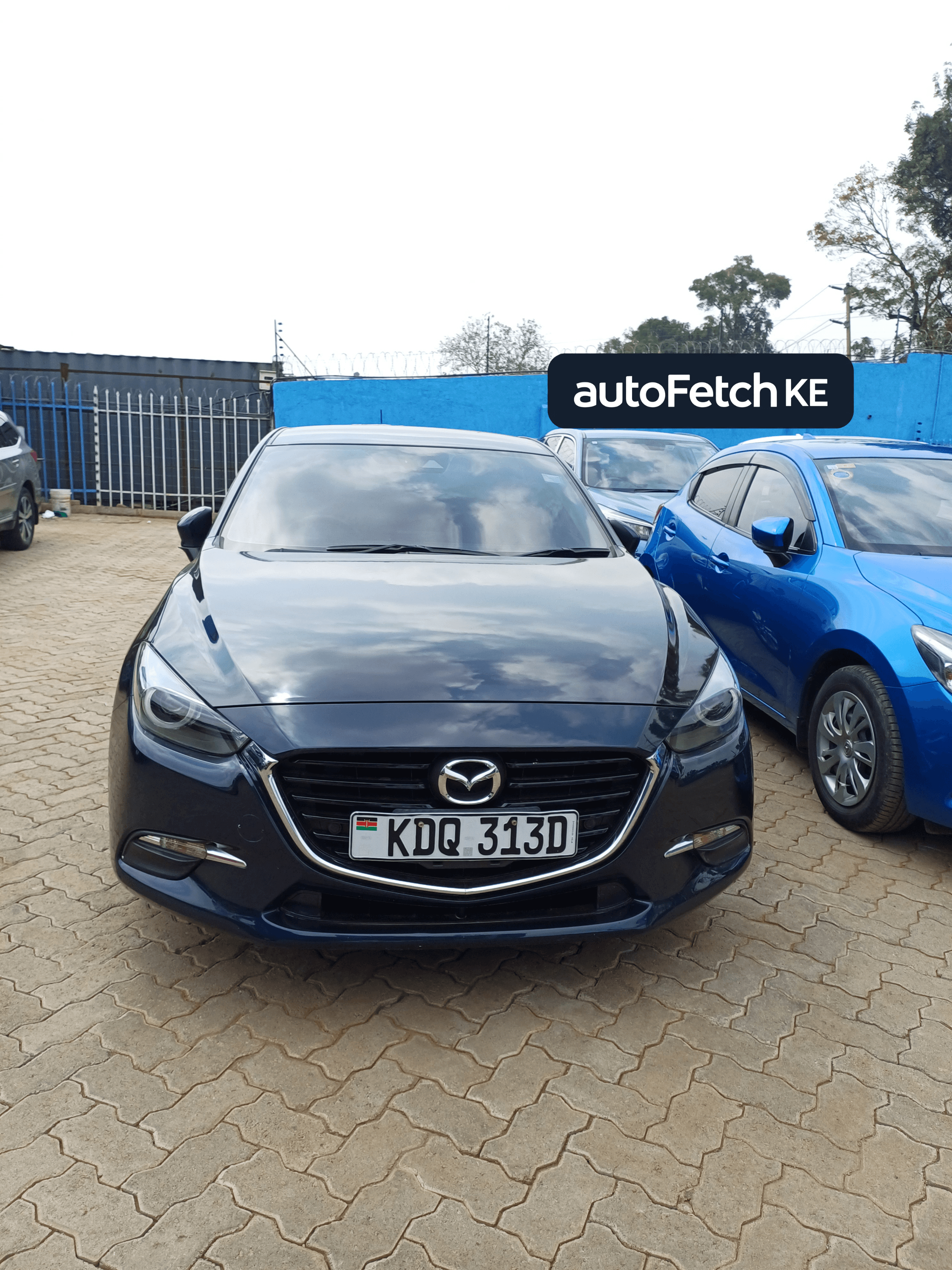 2017 Mazda Axela — photo 1 of 5